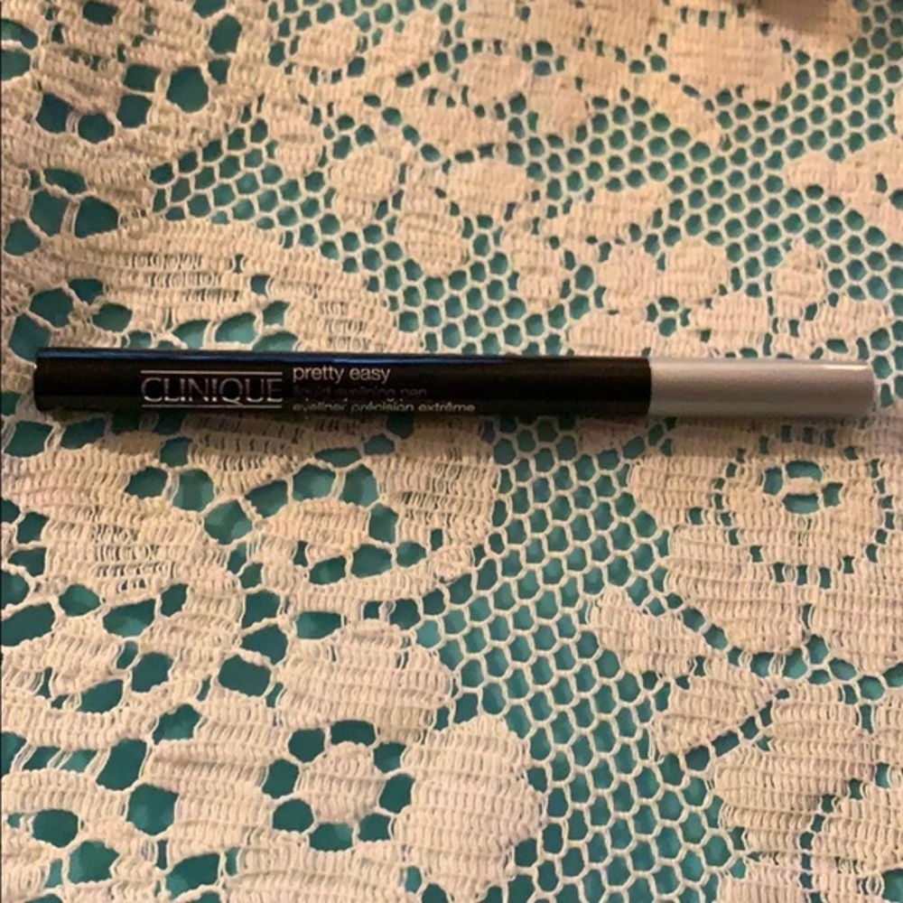 Clinique Pretty Easy Liquid Eyeliner Pen 0…